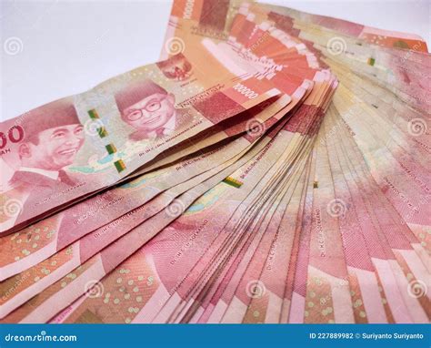 indonesische rupiah banknoten serie mit dem wert von einhunderttausend rupiah idr 10000