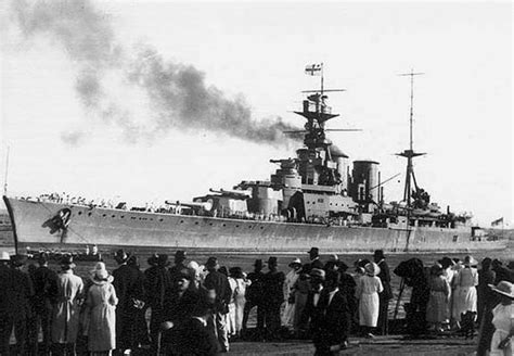 Battlecruiser Hms Hood 51 In 1924 A Great Crowd Attraction Hms