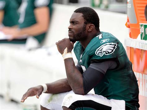 Michael Vick Pulls Hamstring Muscle Again