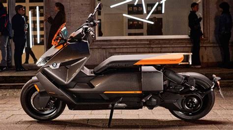 Bmw Electric Scooter Ce 04 Debuts With 130 Kms Range 120 Kmph Top Speed
