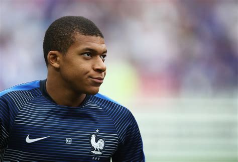 Kylian mbappé is 22 years old (20/12/1998) and he is 178cm tall. Real Madrid president Florentino Perez finally confirms interest in Arsenal target Kylian Mbappe