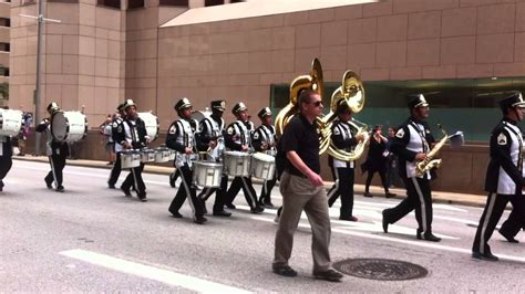 Hisd Lee Hs Marching Band In The 2015 Houston Downtown Veterans Day