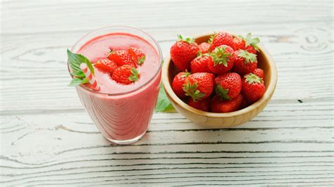 Learn How To Make A Healthy Strawberry Smoothie With Our Easy Recipe