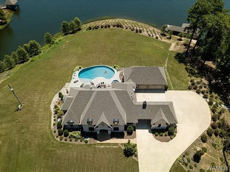Stunning Lake Tuscaloosa Home Offers Exquisite Luxury