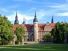 Datei:Merseburger Schloss 2006.jpg – Wikipedia | Schlösser deutschland ...