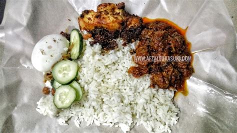 Nasi lemak dan sambal ikan bilis, makanan popular orang malaysia. AMARAN Nasi Lemak Pandan Mieeza Bahaya Di Makan