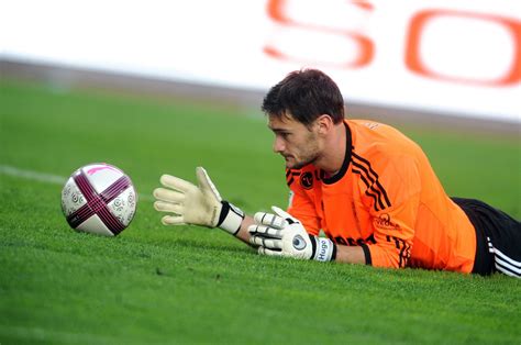 Hugo lloris, 34, from france tottenham hotspur, since 2012 goalkeeper market value: Hugo Lloris - Dijon 1:2 Lyon - (10.09.2011) - Hugo Lloris ...