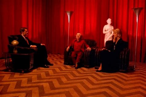 Twin Peaks 30 Iconic Moments For The Show S 30th Anniversary
