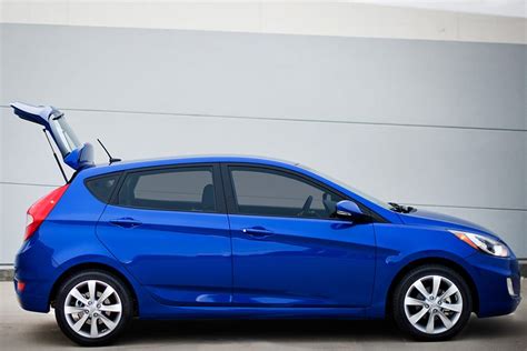 The 2010 accent comes with quite a range of equipment; Hyundai Accent IV 2010 - now Hatchback 5 door ...