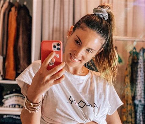 Μετά από μακρόχρονη παρουσία στο χώρο της ξενόγλωσσης εκπαίδευσης στην ελληνική αγορά, ο εκπαιδευτικός. Αθηνά Οικονομάκου: Μας δείχνει τη γραμμωμένη κοιλιά της ...