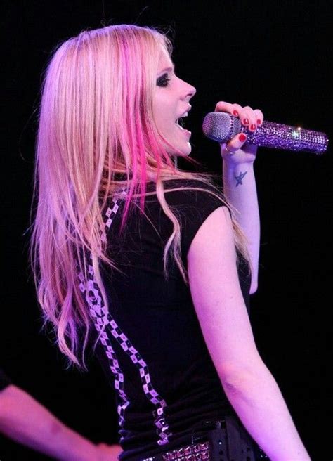 Pin By James Chance On Avril Lavignes Board Avril Lavigne Rockstar Pretty