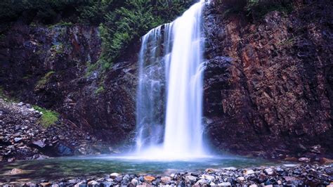 Peaceful Waterfall Sounds White Noise For Sleep Relaxation 😊 10 Hours