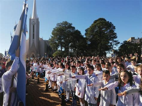 Emotiva Promesa De Lealtad A La Bandera Argentina De Los Escolares De