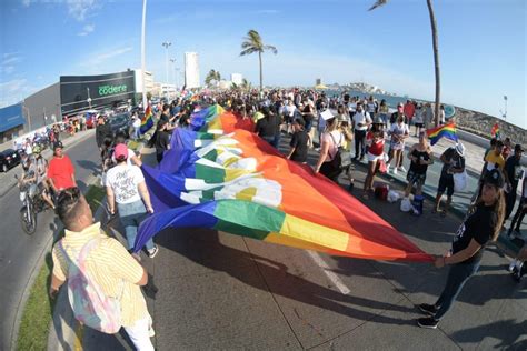la comunidad lgbt celebra el orgullo gay y la diversidad con marcha en mazatlán