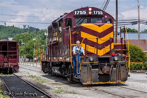 Gsmr 1755 Emd Gp9 Great Smoky Mountains Railroad Flickr