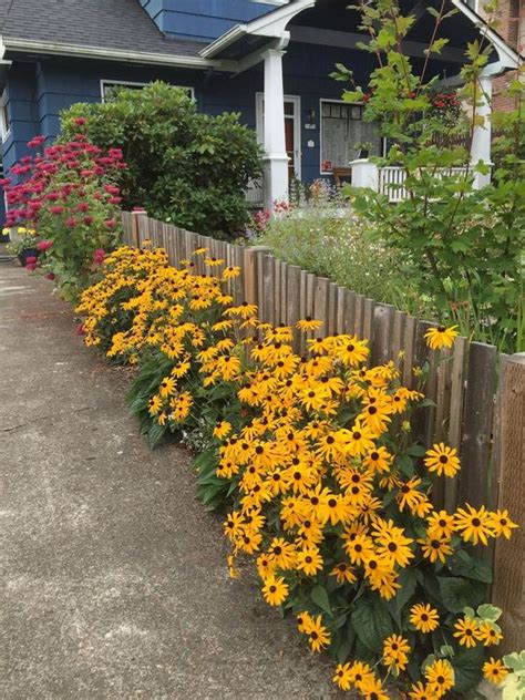 Get Peoples Attention With Beautiful Front Yard Fence Decortrendy
