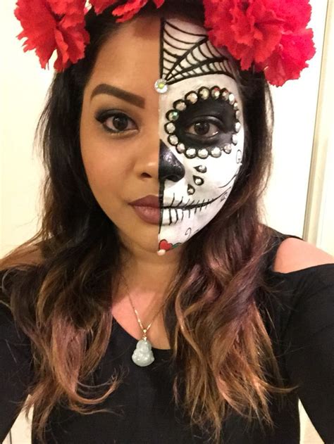 Day Of The Dead Makeup Half Face Dia De Los Muertos Halloween Makeup Diy Fastelovend Halloween