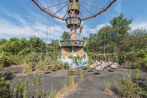 Abandoned Dreamland Theme Park In Japan Now Looks Like A Graveyard