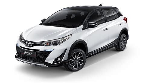 Yeni yaris cross modeli her ikisi de tamamen yeni 3 silindirli 1.5 litre benzinli ve 1.5 litre hibrit motor seçenekleri ile sunulacak. Toyota introduces Yaris Cross in Thailand