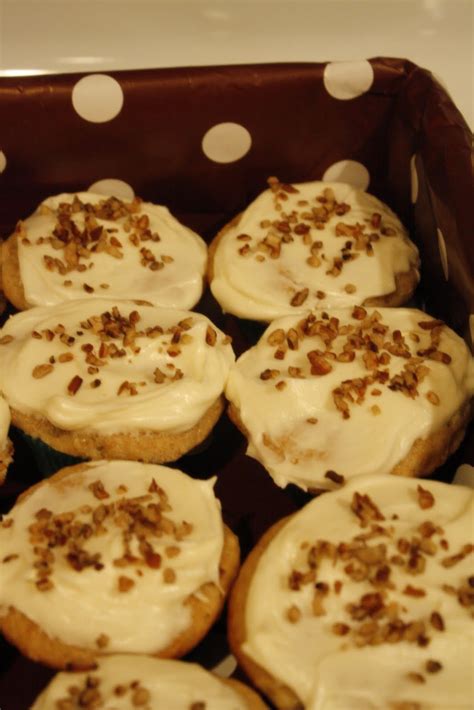 This banana nut bread recipe calls for walnuts, but you can also throw in other things like chocolate chips or pecans. Mama's Kitchen: Banana Nut Cupcakes