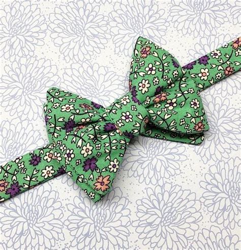 The rogz catz breakaway reflective cat collar comes in three stylish patterns, and the brand sells various sizes to fit all types of cats. Green Floral Cat Bow Tie, Stylish Cat Accessories, Cat Bow ...