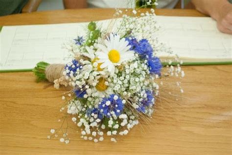 Bridal Posey Using Oxeye Daisys Cornflowers Barley Gypsophila And