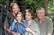 Robert-Pattinson-Family - Celeb Face - Know Everything About Your ...