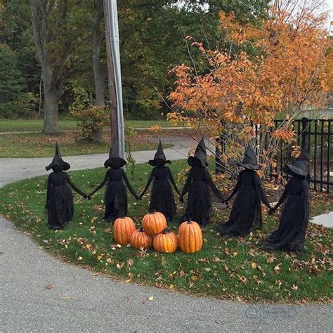 30 Awesome Outdoor Halloween Decorations Ideas 2