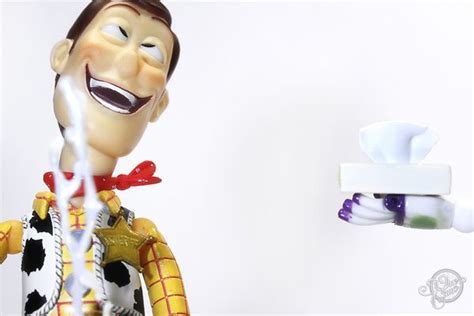 Dites Adieu à Votre Enfance Woody De Toy Story Est Devenu Un Gros