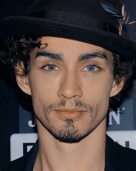 Pin On Robert Sheehan