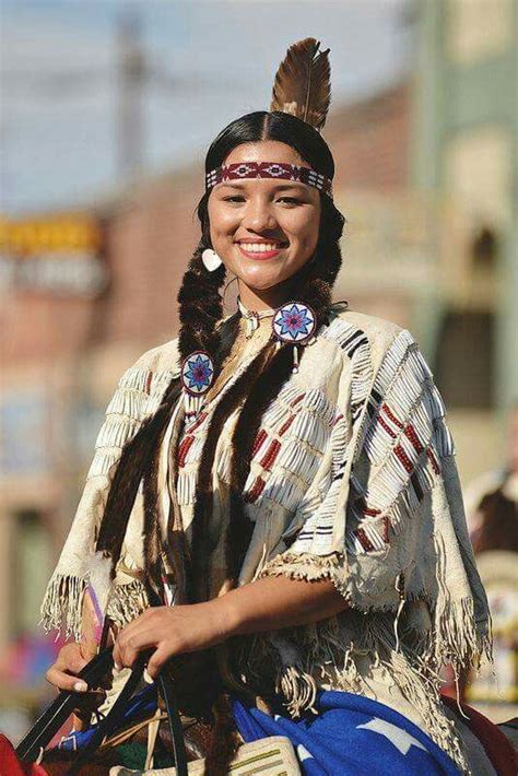 Pin By Osi Lussahatta On Ndn Native American Women American Indian