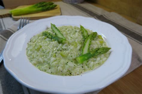Risotto con crema di zucchine. risotto con asparagi e mantecato con crema di zucchini al ...