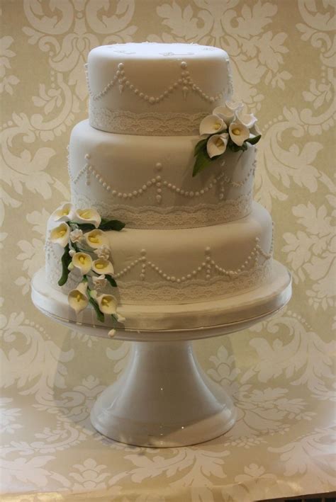 Pin De Let Them Eat Cakes Cake Arti Em Wedding Cakes By Floriana