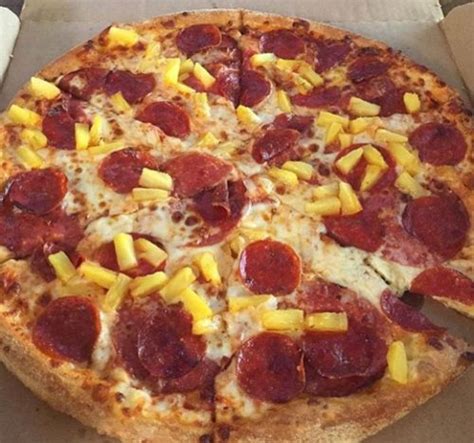 Tomatensaus, mozzarella, ham, ananas & extra kaas.onze frisse ananas en ham gaan heerlijk samen. Every Domino's Menu Item—Ranked For Nutrition | Eat This ...