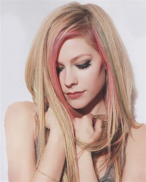 Avril Lavigne Fappening Sexy Photos The Fappening