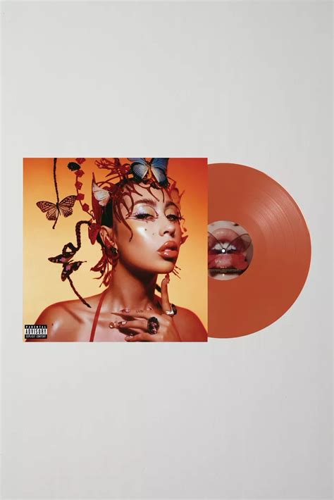 Kali Uchis Updates On Twitter Red Moon In Venus Urban Outfitters