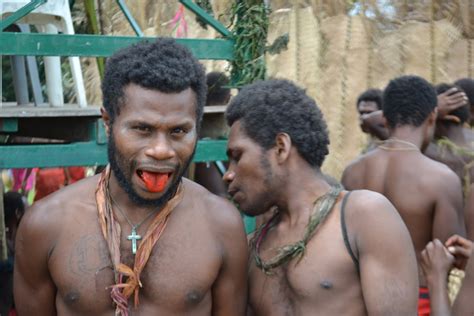 Meet The People Of Papua New Guinea — Joan Jetsetter