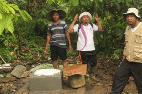 Oleh karena metode pengobatan buang air besar berdarah sangat bergantung kepada penyebabnya, pastikan anda selalu memeriksakan diri ke dokter jika mengalaminya. 94.640 dari 292.474 KK "masih Buang Air Besar di Sembarang ...