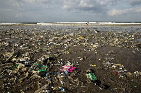 Bali Beaches Swamped By Tsunami Of Tourist Garbage 33mag