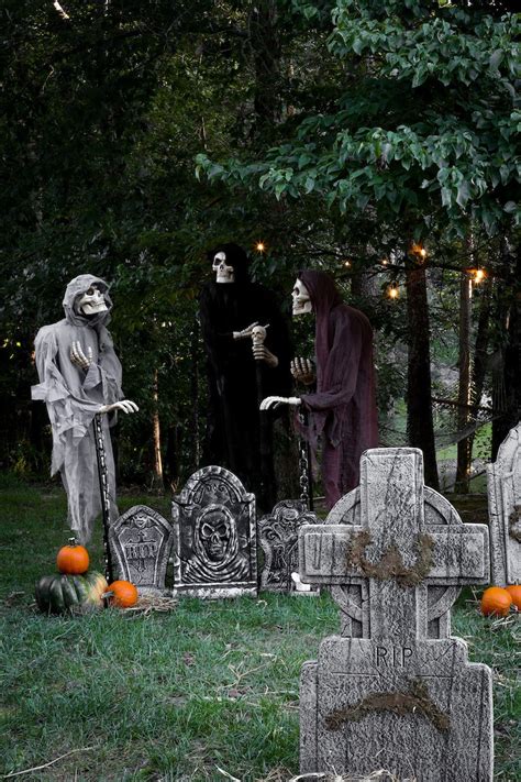 Transform Your Front Yard Into A Haunted Graveyard For Halloween Home