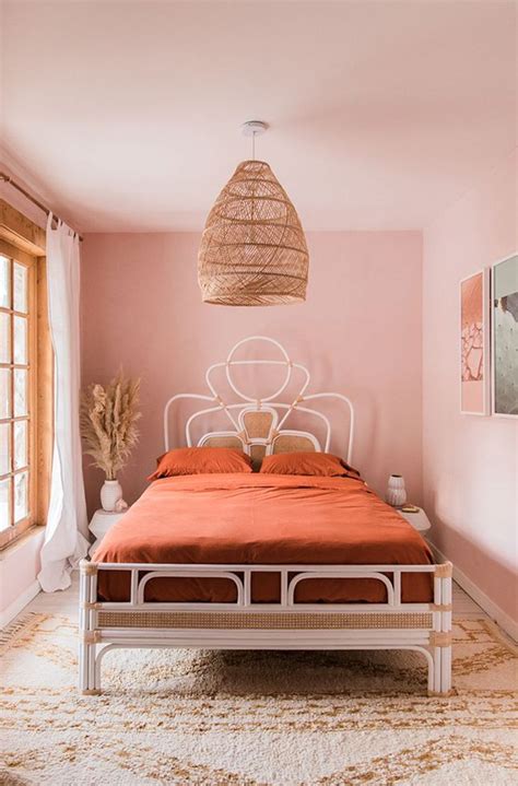 15 pink bedrooms that are totally grown up chambre design intérieur de chambre chambre rose