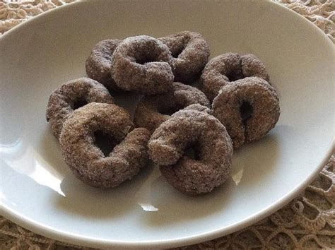 Tarallucci al vino,un dolcetto semplice della tradizione abruzzese, una di quelle ricette che possiamo preparare in ingredienti per circa 50 tarallucci: Taralli dolci al vino rosso-zenzero e cannella è un ...