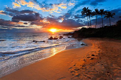 Kealani Sunset A Colorful Sunset In Wailea Maui Hawaii Photograph