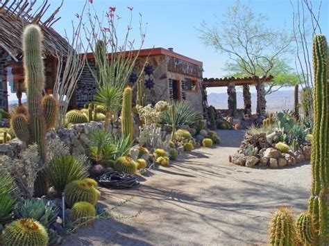 Mojave Rock Ranch Reinvents The Desert Garden Rock Garden Landscaping
