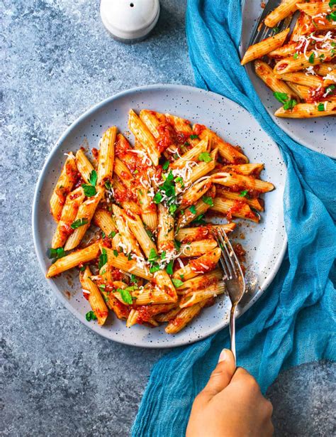 Vegetarian and vegan easy recipes on a budget. Roasted Red Pepper Pasta Sauce (Easy & Tasty) - Carve Your ...