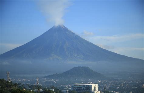 Philippines Sees Increased Chance Of Mayon Volcanos Eruption Bloomberg