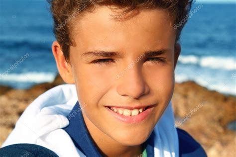 Handsome Teenager Boy Closeup Portrait Smiling Beach — Stock Photo