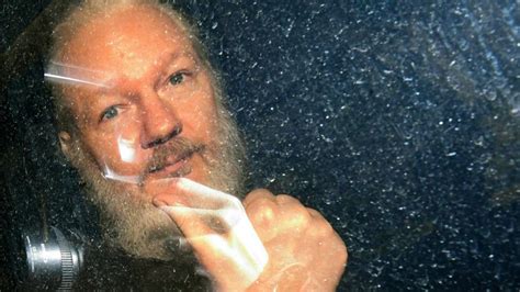 Vea una colección de julian assange extradition trial london fotos e imágenes editoriales en stock. Julian Assange got engaged, had two kids while in ...
