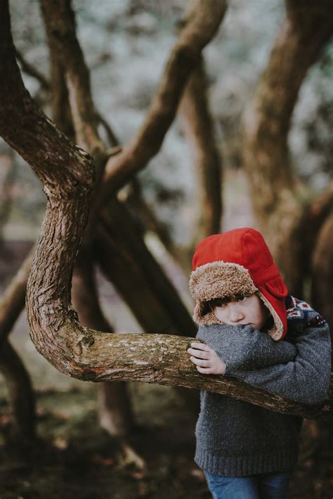 Lonely Child Pictures Download Free Images On Unsplash