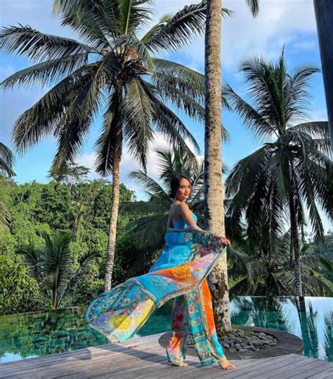 5 Potret Cinta Laura Saat Liburan Di Bali Gayanya Bak Barbie Hidup